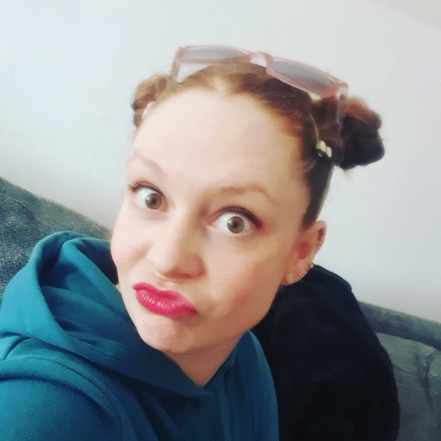 Rounded picture of a funny Mia P Texnes