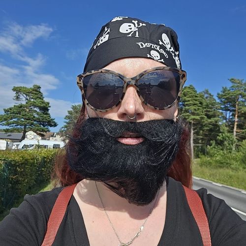 Mia Texnes dressed out as a pirate